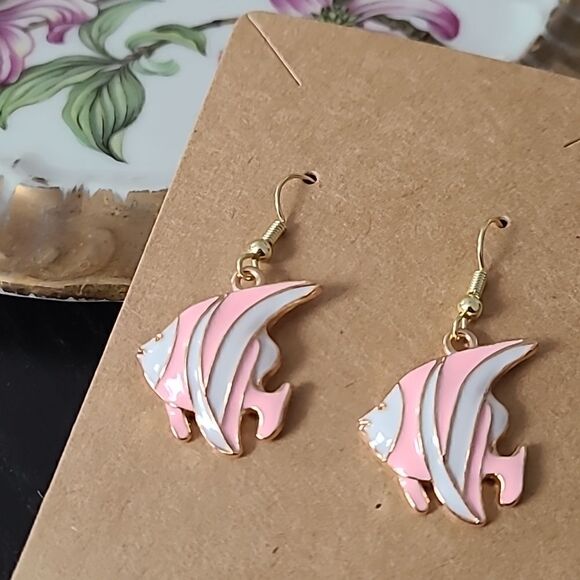 New Hand Crafted Cute Pink & White Tropical Fish Earrings 14K Gold Plated Hooks - Picture 1 of 1